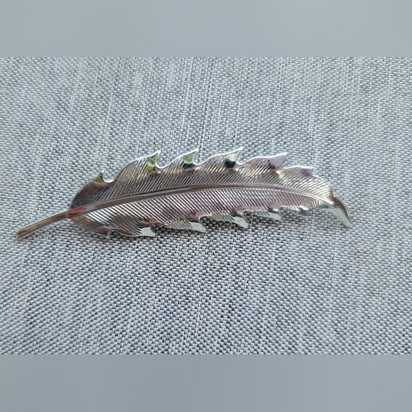 Vintage Silver Tone Leaf Brooch Pin - Picture 1 of 4